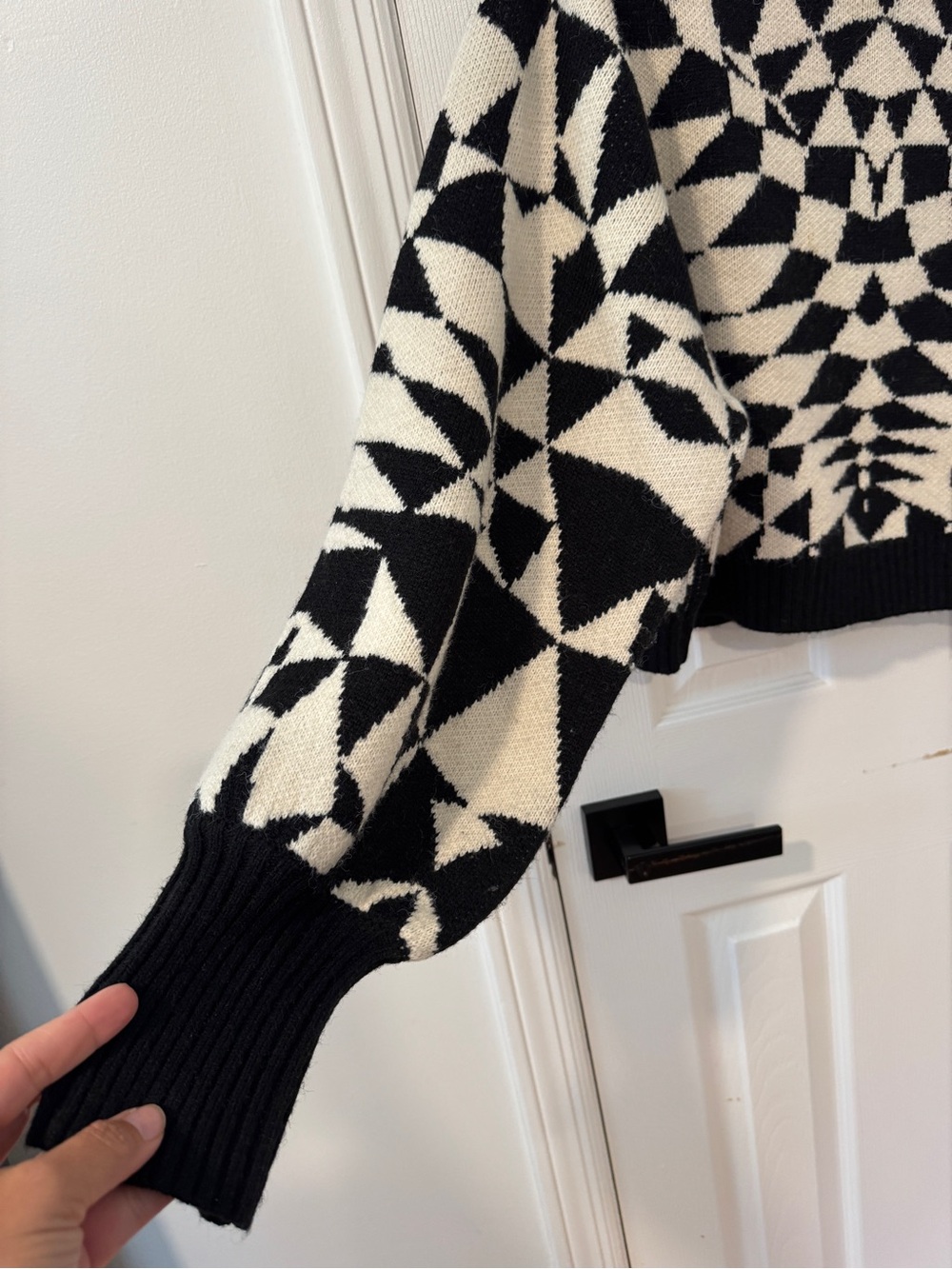 FARM RIO Black Heart Deco Knit
Sweater Size L - Picture 5 of 9